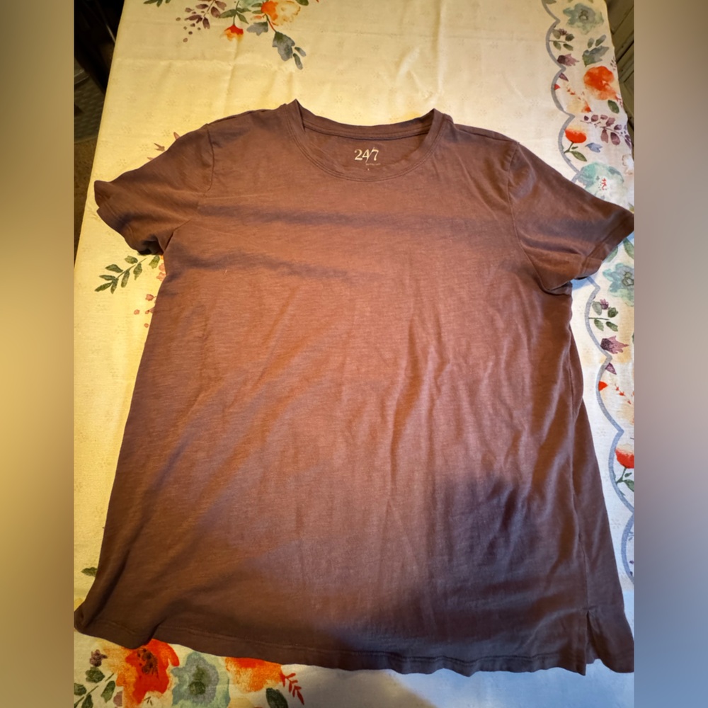 24/7 Maurice’s Crewneck Brown T-Shirt